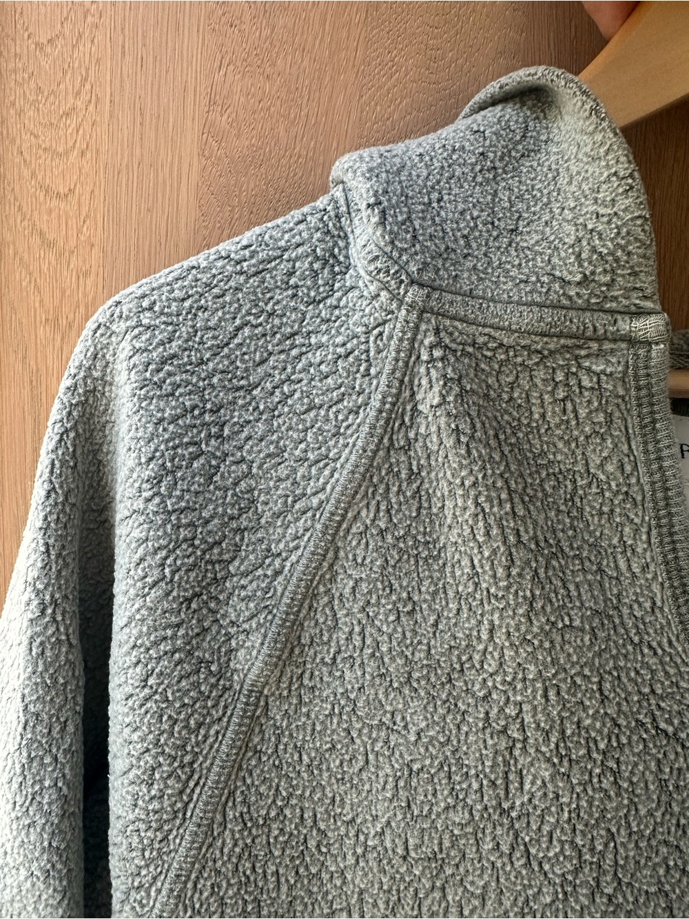 THE GREAT. Faded Green Sherpa V-Neck Hoodie Size 1 - Picture 3 of 8